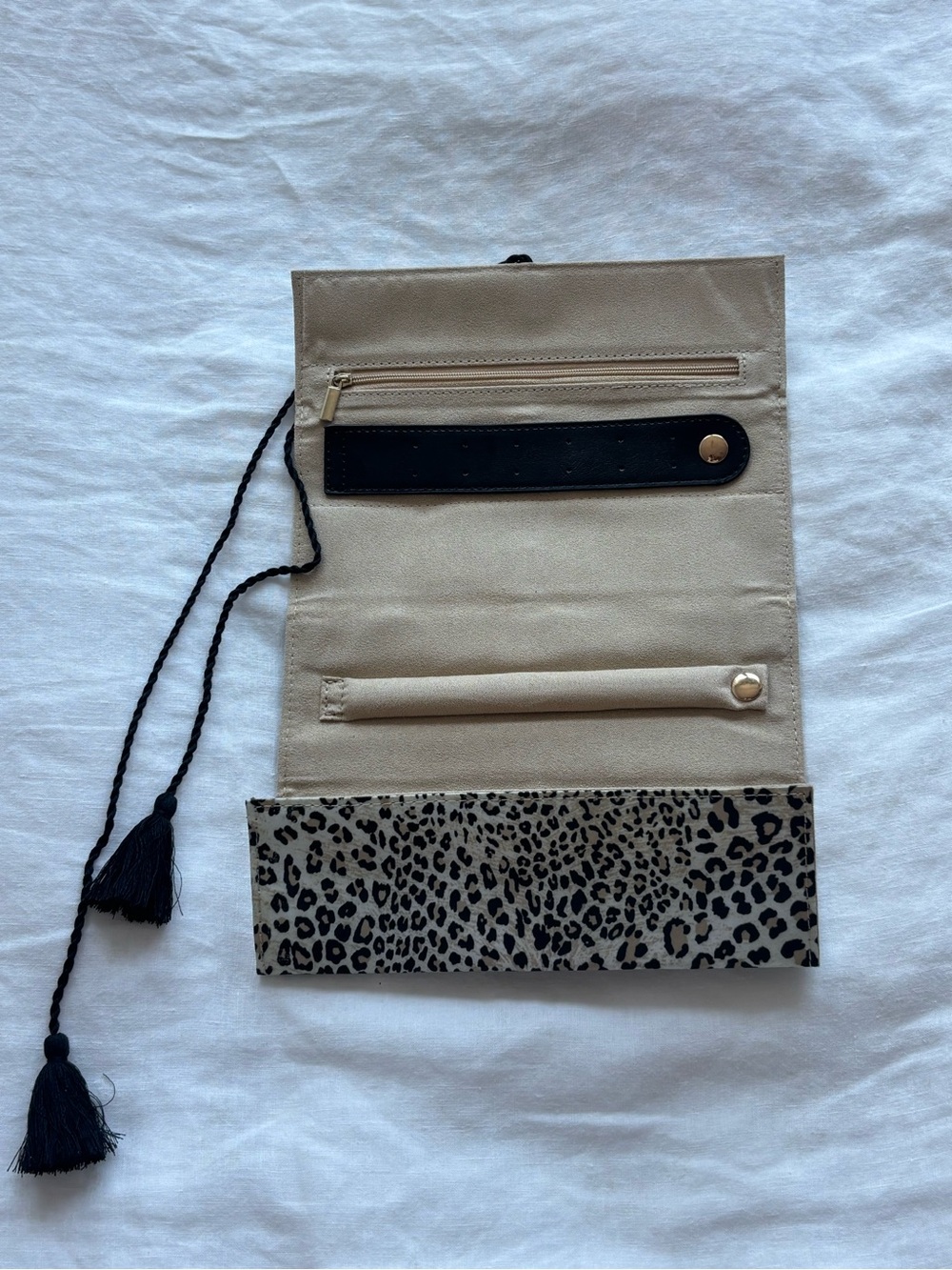 Vintage 70s Cheetah travel jewelry holder - Picture 2 of 4